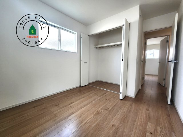 糸島市荻浦3丁目第1-2棟(7号棟)の洋室|落ち着いた色調の洋室です。