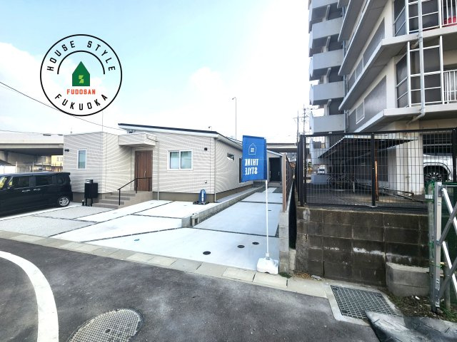 糸島市荻浦3丁目第1-2棟(7号棟)の前面道路含む現地写真|見学の時間などお気軽にお問い合わせ下さい。