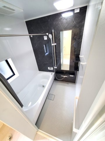 吉川市　中曽根1丁目　新築戸建　　全2棟の浴室|落ち着いた空間のお風呂です