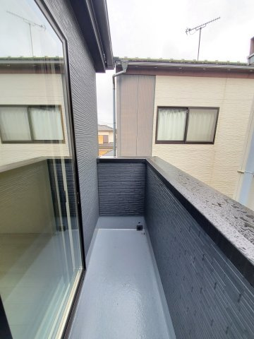 吉川市　中曽根1丁目　新築戸建　　全2棟のバルコニー|開放的で明るい空間を演出してくれるバルコニーです