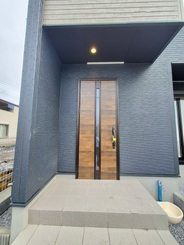 吉川市　中曽根1丁目　新築戸建　　全2棟の玄関|ゆったりとした玄関です