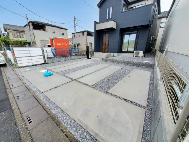 吉川市　中曽根1丁目　新築戸建　　全2棟の駐車場|駐車場に車を止められます