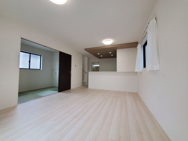 吉川市　中曽根1丁目　新築戸建　　全2棟の居間・リビング|ゆったり過ごせる居間です