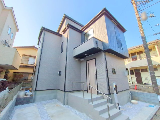 入間郡三芳町大字藤久保の新築一戸建の外観|2025年5月撮影　
3LDK＋ロフト＋パントリー、カースペース1台分の新築一戸建てです。
資料請求や現地案内など、お気軽にお問い合わせください。