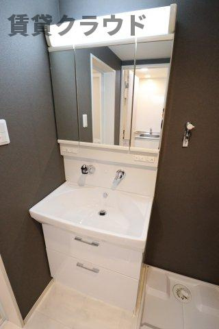 ラポーラ末広町の洗面所|明るい洗面所です