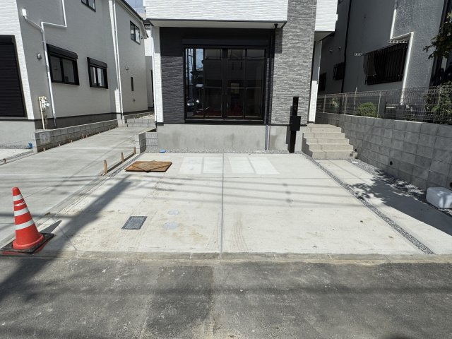 松戸市栄町２丁目新築戸建（栄町７期）の駐車場|3号棟駐車スペース・並列2台駐車可
