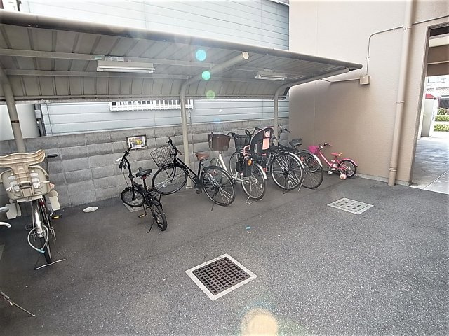 パル兵庫のその他共用部分|屋根付きの駐輪スペース