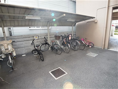 【その他共用部分】 | パル兵庫 | 屋根付きの駐輪スペース