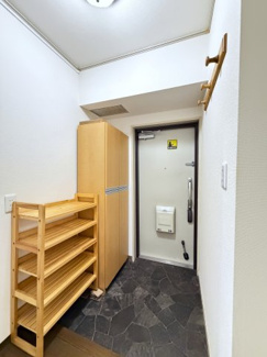 【玄関】 | エステート貝取２　嬉しい１階！専用庭付き！バス停２分！多方向への移動も叶います！