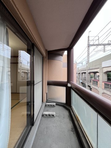 ファミリア87のバルコニー