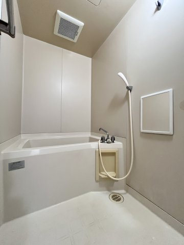 ファミリア87の浴室