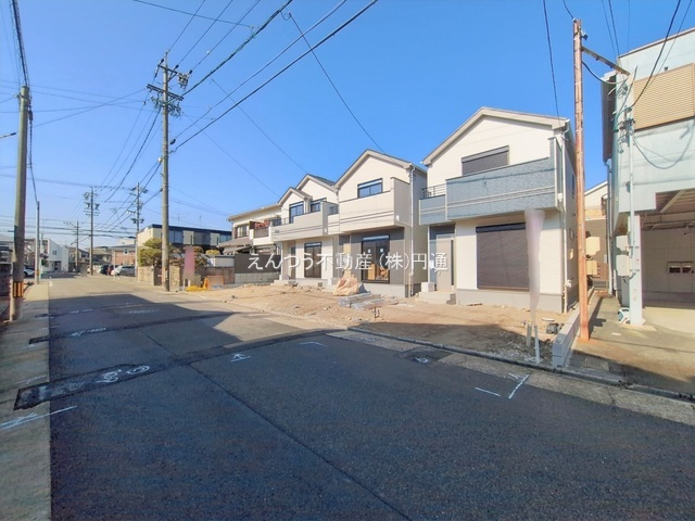 ハートフルタウン川西2期の前面道路含む現地写真