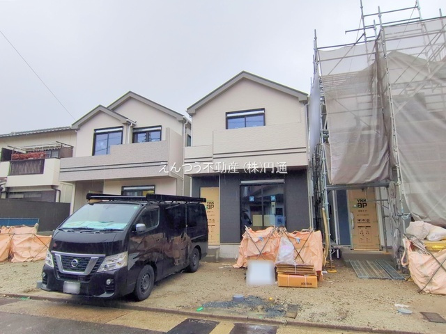 ハートフルタウン川西2期の前面道路含む現地写真