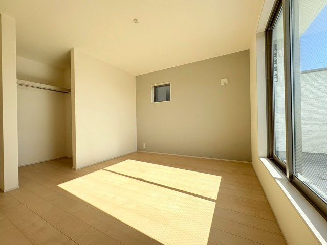 リーブルガーデン　岐阜市島田　全3区画分譲の寝室|すべての居室にはたっぷり収納できる大型のクローゼット、各室に２４時間換気システムを設置しています。
排気ファンから低風量で24時間強制排気し、家の中の空気をいつも新鮮に保ちます。
