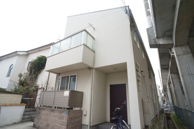 NOW HOUSEのエントランス