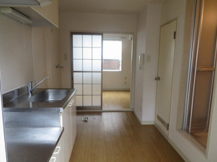 エスイーシー玉川ハイツ　敷金0　礼金0　南向き　B・T別の居間・リビング