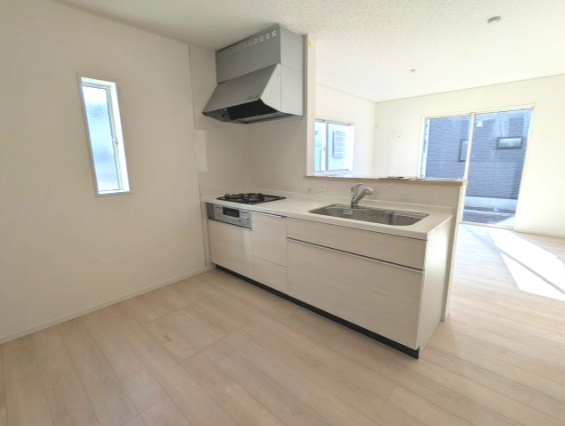 水戸市千波町　第15の居間・リビング|リビングです。一日の長い時間を過ごすリビング♪自然と家族が集まれる空間！家族団らんの時間を優しく見守るリビング～（同施工物件）