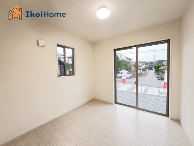 神戸市西区桜が丘西町3丁目　新築戸建の内装|【ホームページに現地動画掲載中】●年中無休：当日予約可●1階洋室4.5帖です。明るいお部屋になります