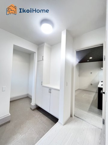 神戸市西区桜が丘西町3丁目　新築戸建の玄関|【ホームページに現地動画掲載中】●年中無休：当日予約可●玄関土間収納があり、アウトドア用品等収納可！