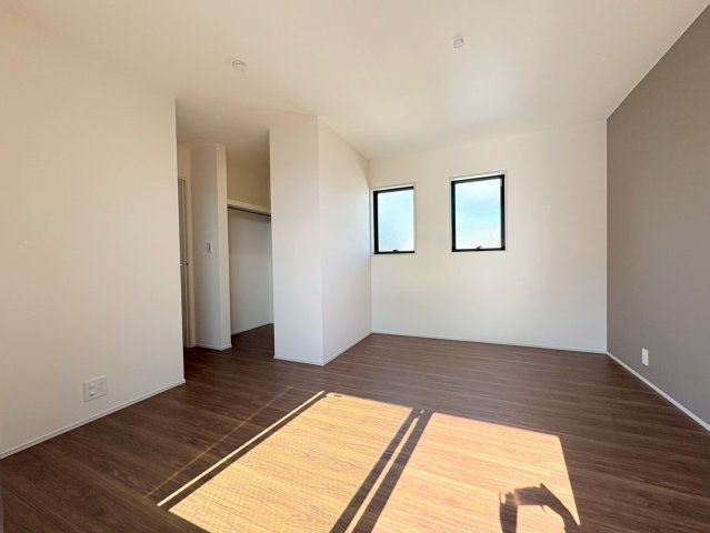 リーブルガーデン　岐阜市島田1丁目　全3区画分譲の寝室|すべての居室にはたっぷり収納できる大型のクローゼット、各室に２４時間換気システムを設置しています。
排気ファンから低風量で24時間強制排気し、家の中の空気をいつも新鮮に保ちます。
