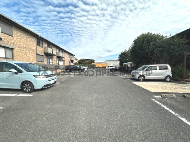 アパルトマントNFB　B棟の駐車場|カースペースがあります