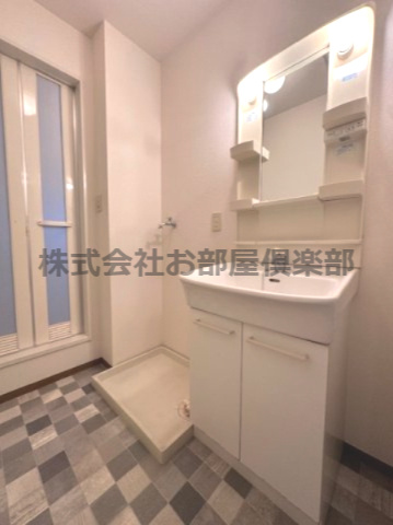 アパルトマントNFB　B棟の洗面所|広い洗面スペース