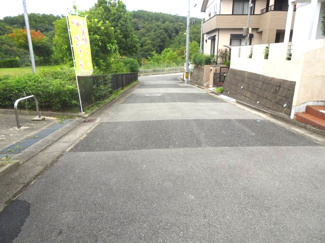 【前面道路含む現地写真】 | 川西市大和東５丁目　中古一戸建て