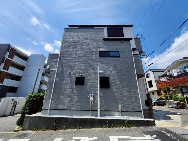 長岡京市奥海印寺東山の外観|角地のため、車の駐車も楽々です◎
