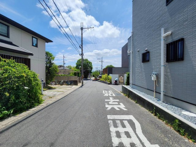 長岡京市奥海印寺東山の前面道路含む現地写真|閑静な住宅街です。
東側前道約6.0ｍ：間口約7.0ｍ