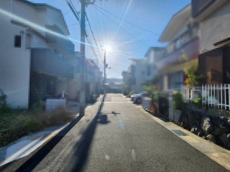 長岡京市奥海印寺東山の前面道路含む現地写真|閑静な住宅街です。