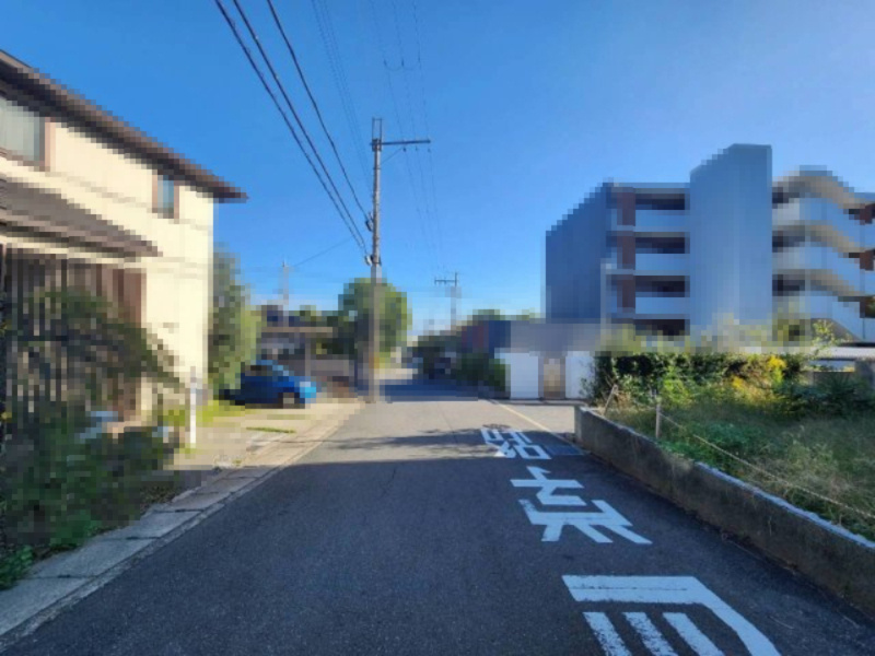 長岡京市奥海印寺東山の前面道路含む現地写真|長岡第五小学校まで徒歩３分！
子育て世代のファミリーにおすすめの立地です！