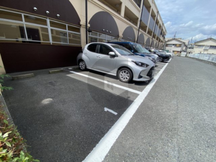 ブランチ613の駐車場