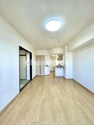 【居間・リビング】 | 四つ木パークホームズ | 【居間・リビング】「ＬＤＫは家族団らんをデザイン」広いＬＤＫでは家族が集まり一緒の時間を過ごせる工夫がされております。何気ない一日の当たり前のひとコマがいつか一生の宝物になります