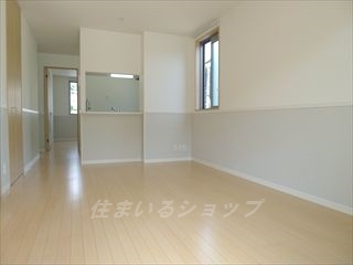 広島市安佐北区上深川町のアパートの居間・リビング|エアコン付き