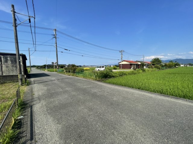 八代市築添町1700-1 土地の前面道路含む現地写真