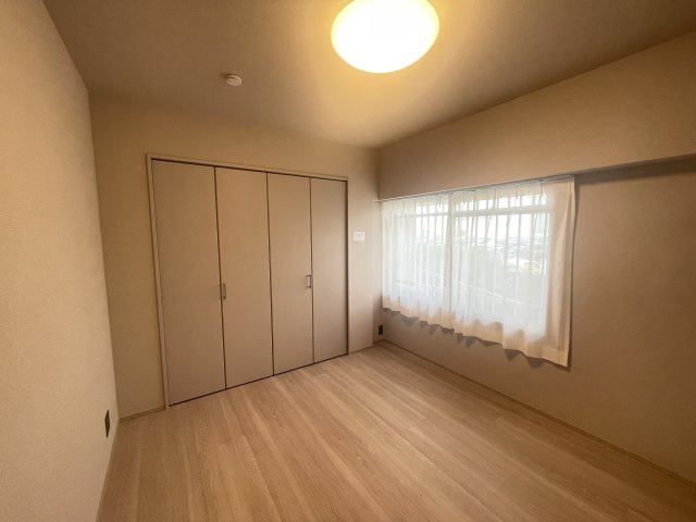 サーパス松島の洋室