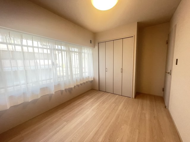 サーパス松島の洋室