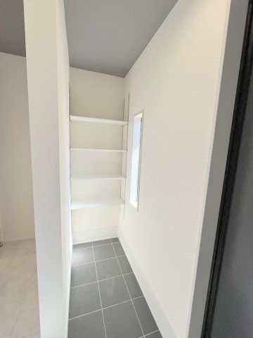 吉川市保　新築戸建　全2棟　1号棟の収納|玄関収納充実です