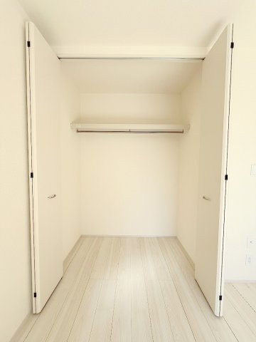 吉川市保　新築戸建　全2棟　1号棟の収納|大切な衣類を収納できるクローゼット付き
