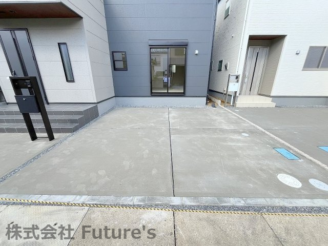 吉川市保　新築戸建　全2棟　1号棟の駐車場|カースペース並列2台可