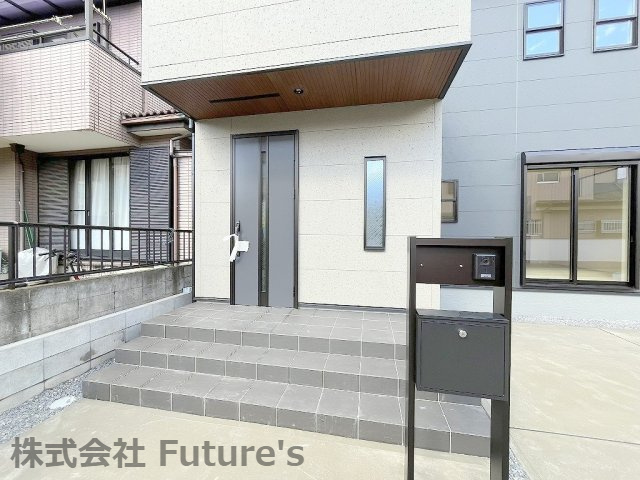 吉川市保　新築戸建　全2棟　1号棟のエントランス|玄関アプローチ