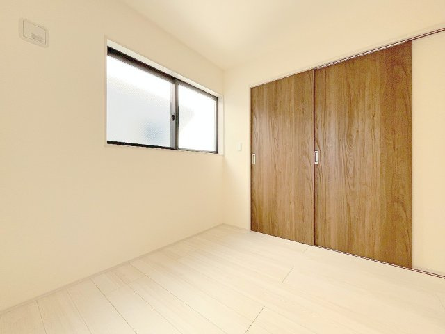 吉川市保　新築戸建　全2棟　1号棟の洋室|リビング横の洋室4.25帖