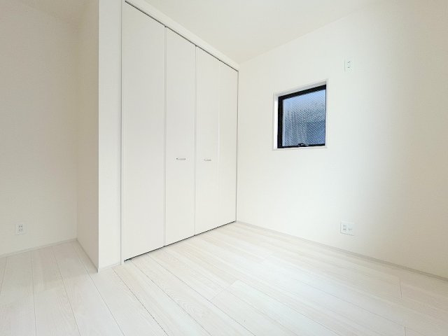 吉川市保　新築戸建　全2棟　1号棟の洋室|子供部屋としても利用可能なリビング横の4.25帖洋室