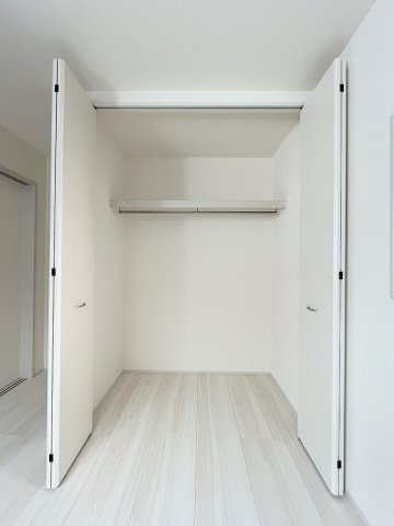 吉川市保　新築戸建　全2棟　1号棟の収納|大切な衣類を収納できるクローゼット付き