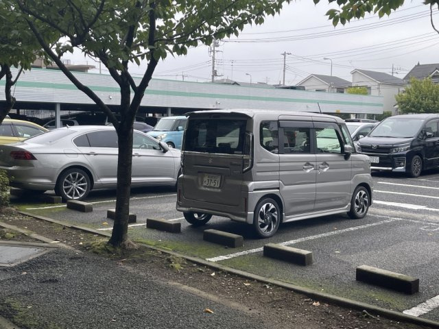 ルミナス八潮参番館の駐車場