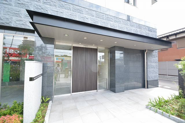 プレサンスロジェ姫路Ⅱ|エントランス