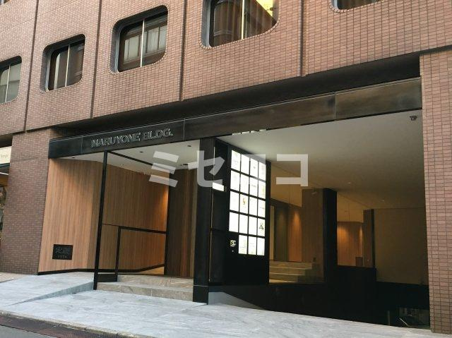 丸米ビルのエントランス