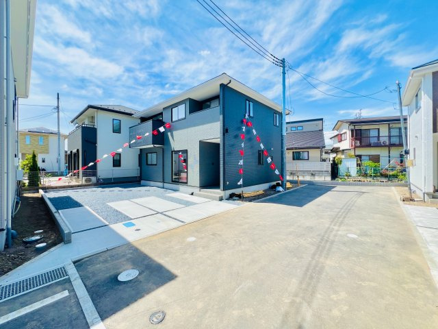 高崎市下豊岡町の前面道路含む現地写真|前面道路、敷地内なので駐車も楽々♪