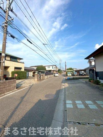 大島町平原　売地の前面道路含む現地写真