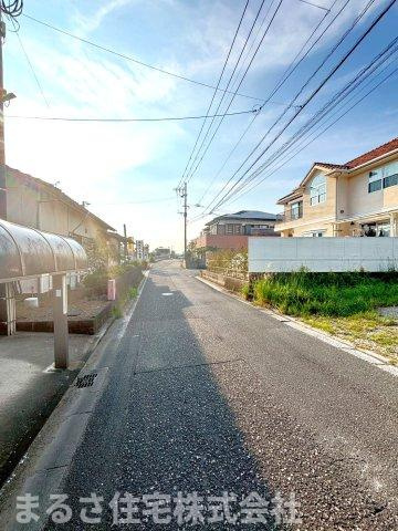 大島町平原　売地の前面道路含む現地写真
